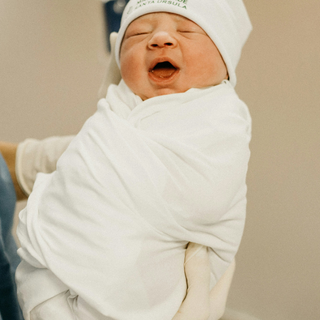 Swaddling a baby: how to do it, the benefits, and safety tips